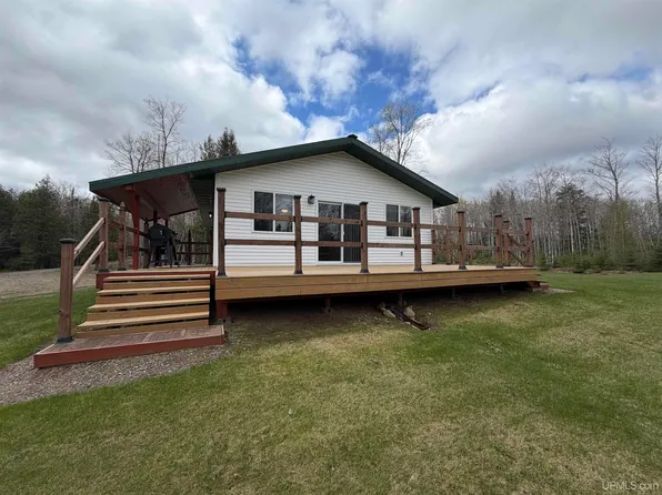 5851 N Beauchamp Rd, Foster City, MI 49834