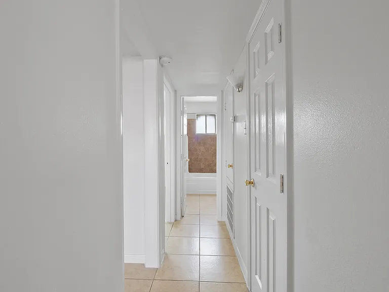 La Paloma Village Apartments — Photo 9