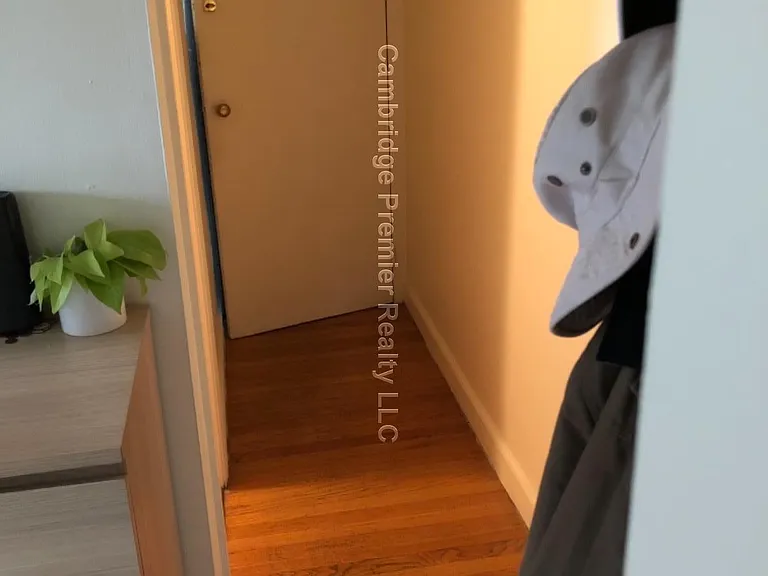 48 Kirkland St #4 — Photo 13