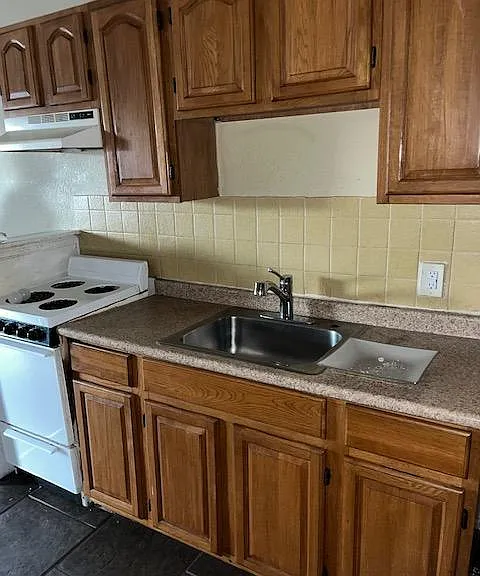 5634 Walnut St #1 — Photo 2
