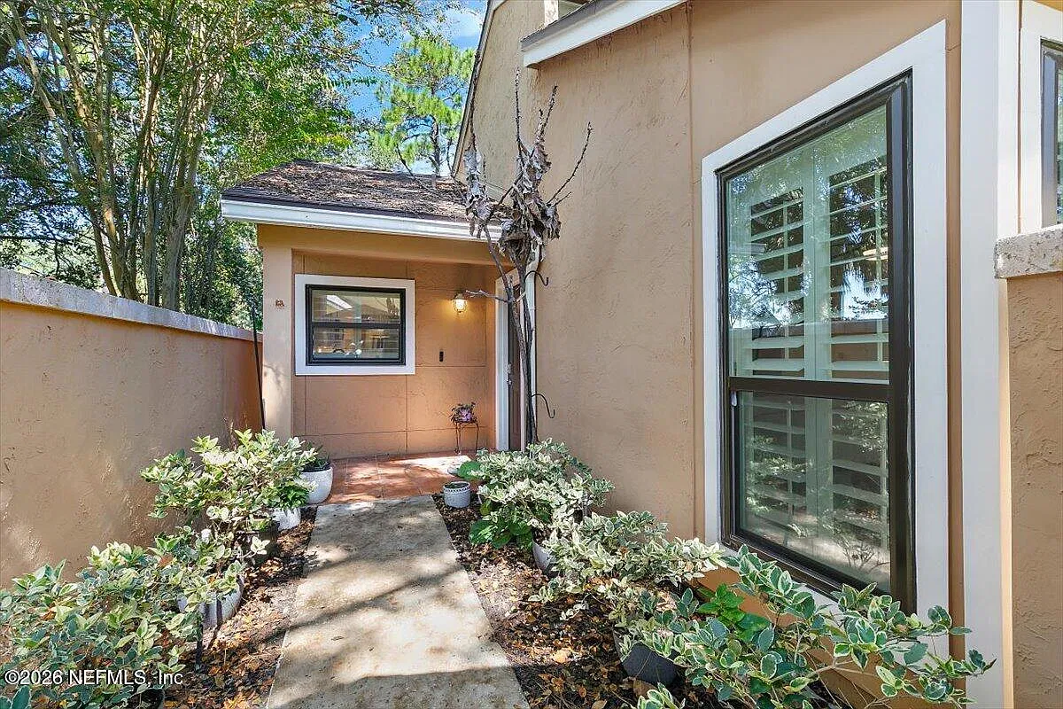 2 bed, 2.0 bath, 1113 sqft, $2,300 — Photo 2