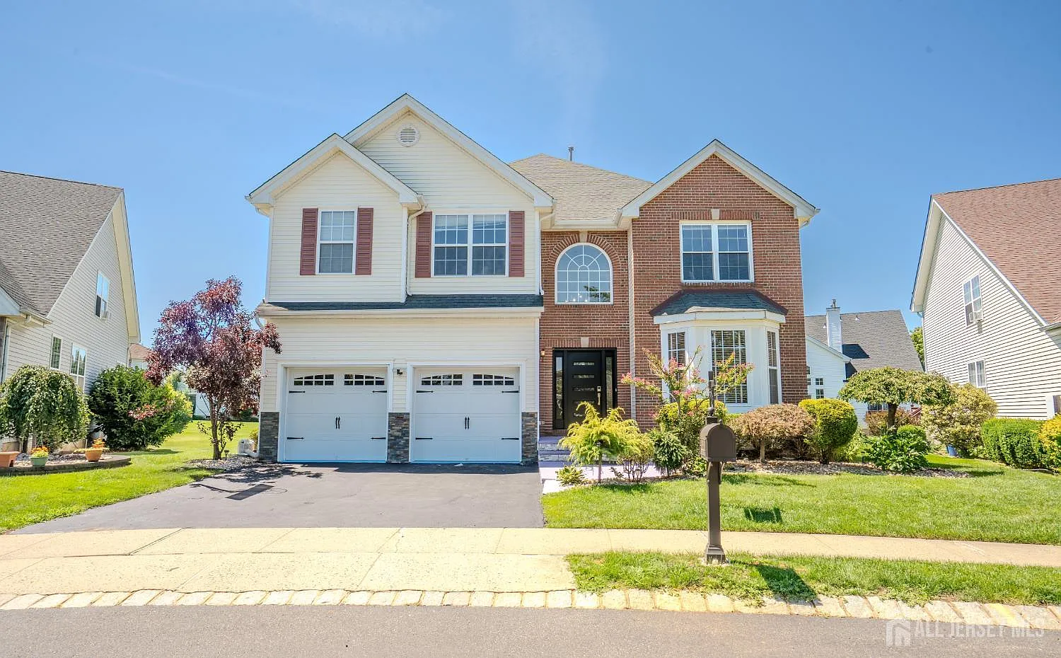 4 bed, 2.5 bath, 3028 sqft, $4,250 — Photo 1