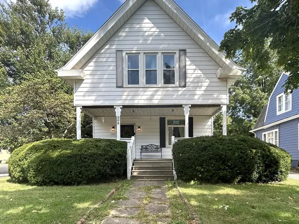 202 Willard Ave, Bloomington, IL 61701