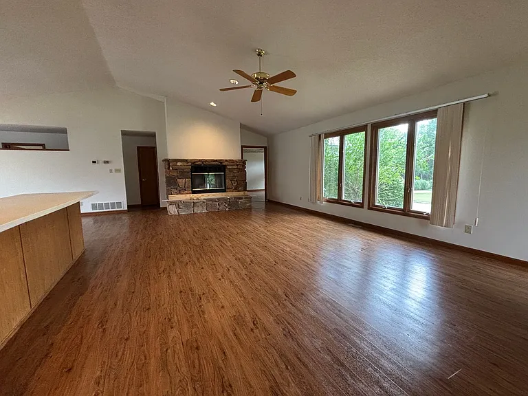 300 Dover Dr — Photo 5