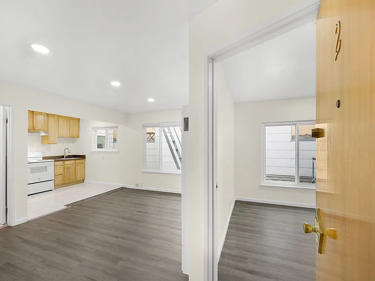 142 22nd Ave #1102R — Photo 3