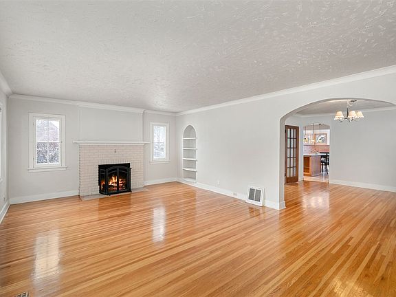 2nd image of 1128 W 21st Ave