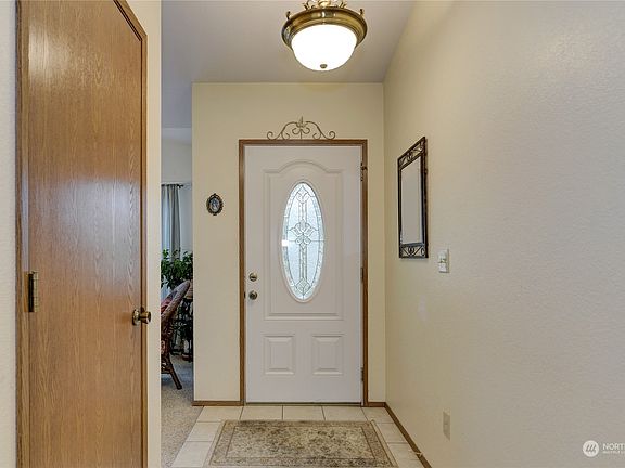 2nd image of 821 Plymouth Street SW