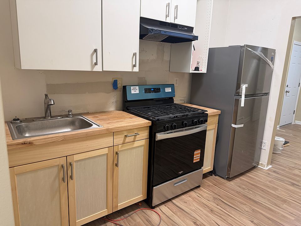 1st image of 252 Halladay St APT 2
