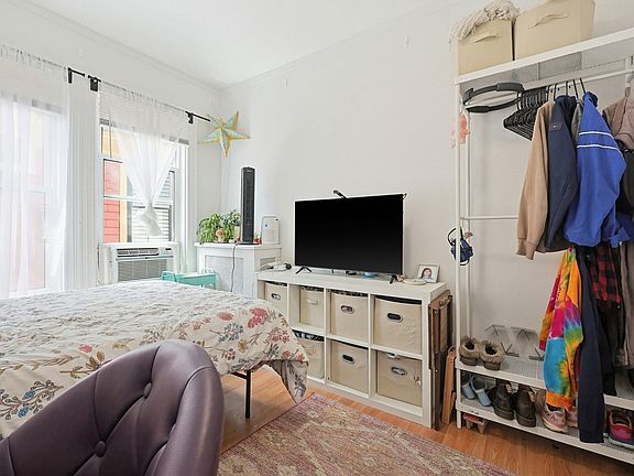 4th image of 298 Brookline St #2