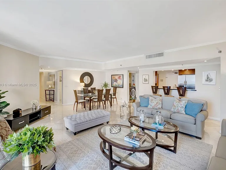 520 Brickell Key Dr #A914 — Photo 2
