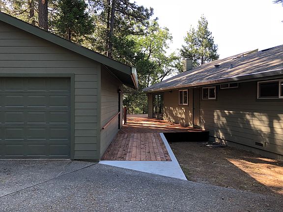 2nd image of 544 Larkspur Ct