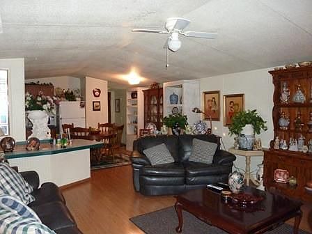 3rd image of 702 Hillcrest Ln