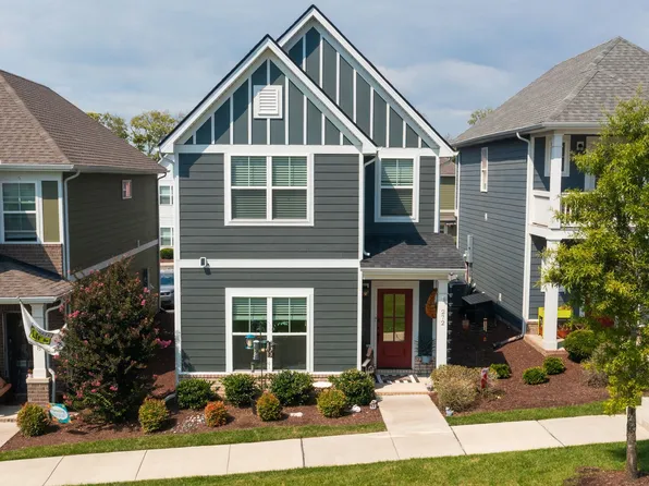 272 Holywell Dr, Gallatin, TN 37066