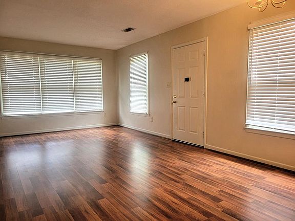 3rd image of 107A Blyth Ave