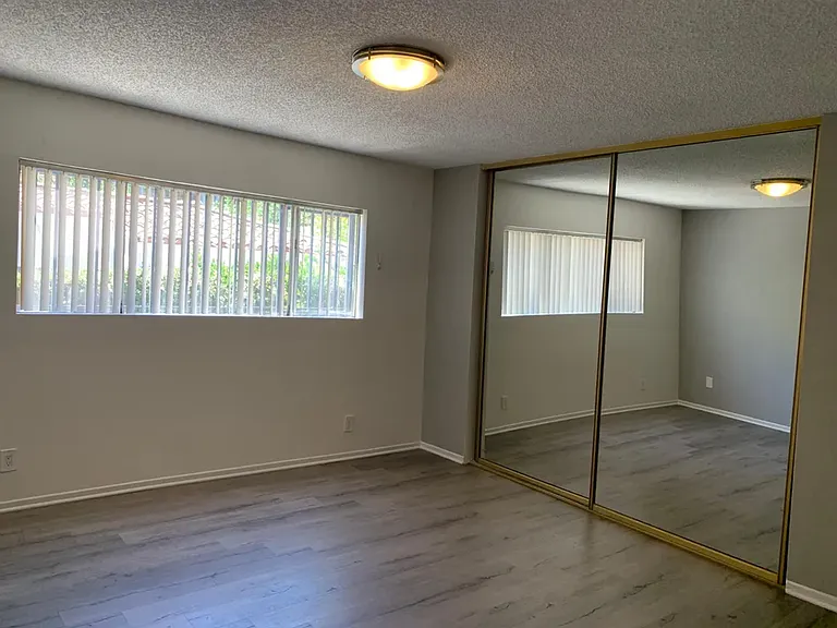 827 Glendale Blvd — Photo 8