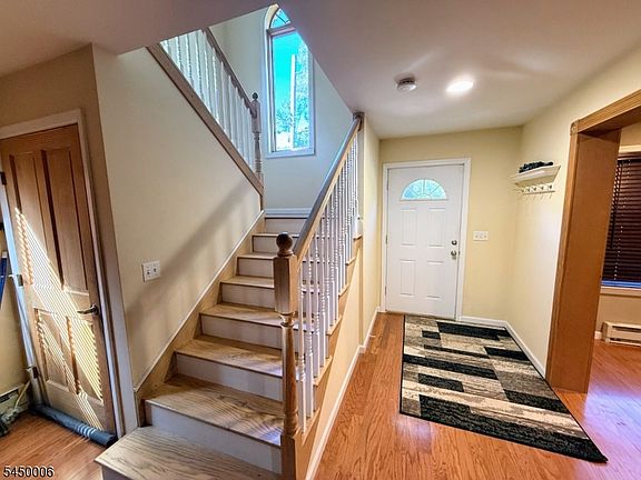 4th image of 35 Oakdale Rd