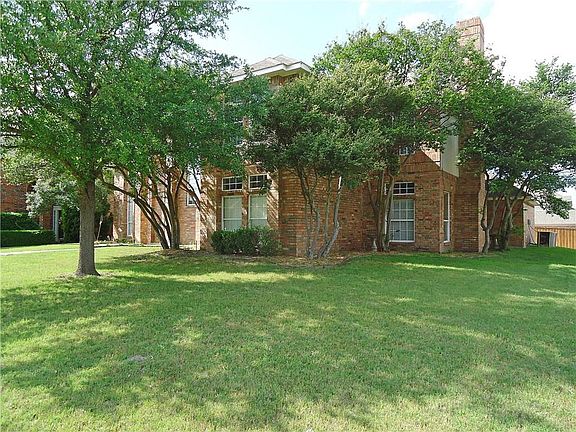 4th image of 1588 N Hills Dr