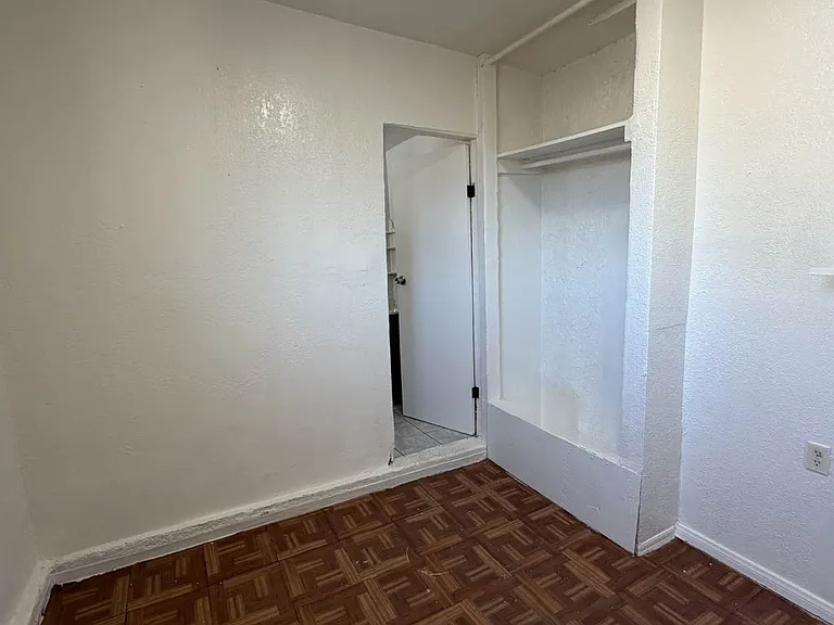 11824 Willowbrook Ave #1/2 — Photo 8