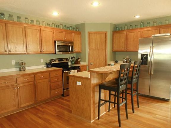 4th image of 431 Joseph Ln