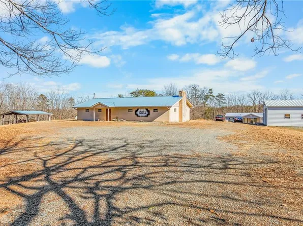 1050 Smurf Rd, Danbury, NC 27016