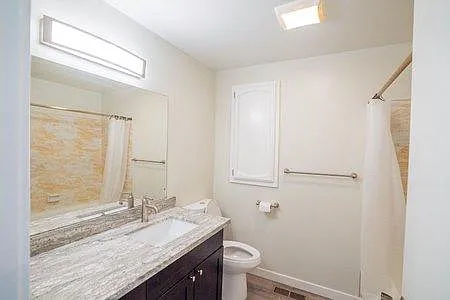 2nd full bath with tub