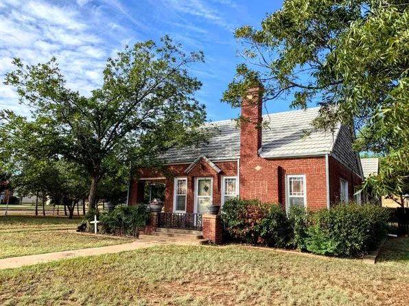 1625 Main St, Matador, TX 79244