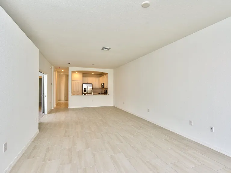 2591 Vine Ave — Photo 1