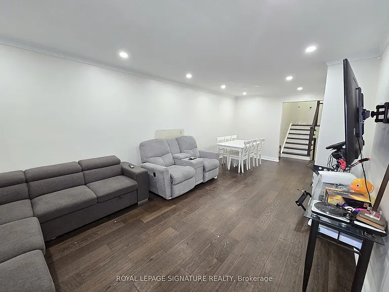 23 Benrubin Dr #UPPER — Photo 9