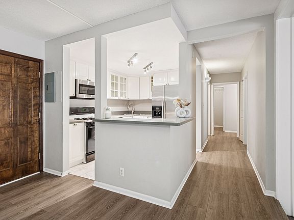 3rd image of 6650 Vernon Ave #111