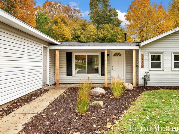 5760 Sunfish Lake Ave NE, Rockford, MI 49341