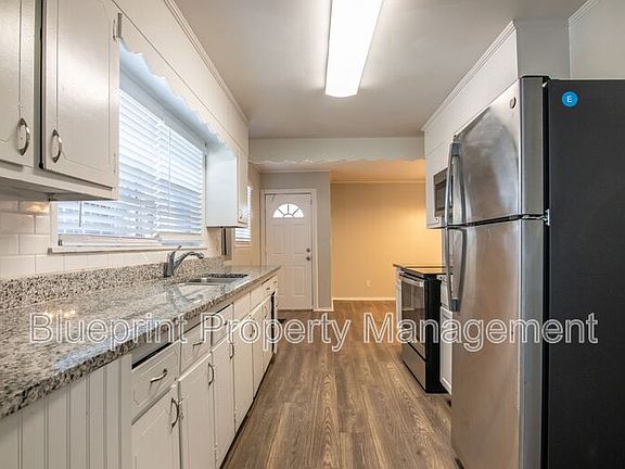 5th image of 1501 21st St SW