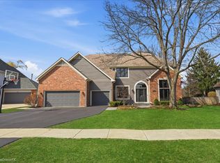 121 Brighton Dr, Wheaton, IL 60189