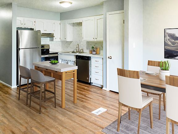 3rd image of 10901 Oasis Ct