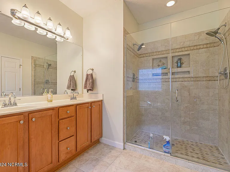 35 Bedford Cir — Photo 16