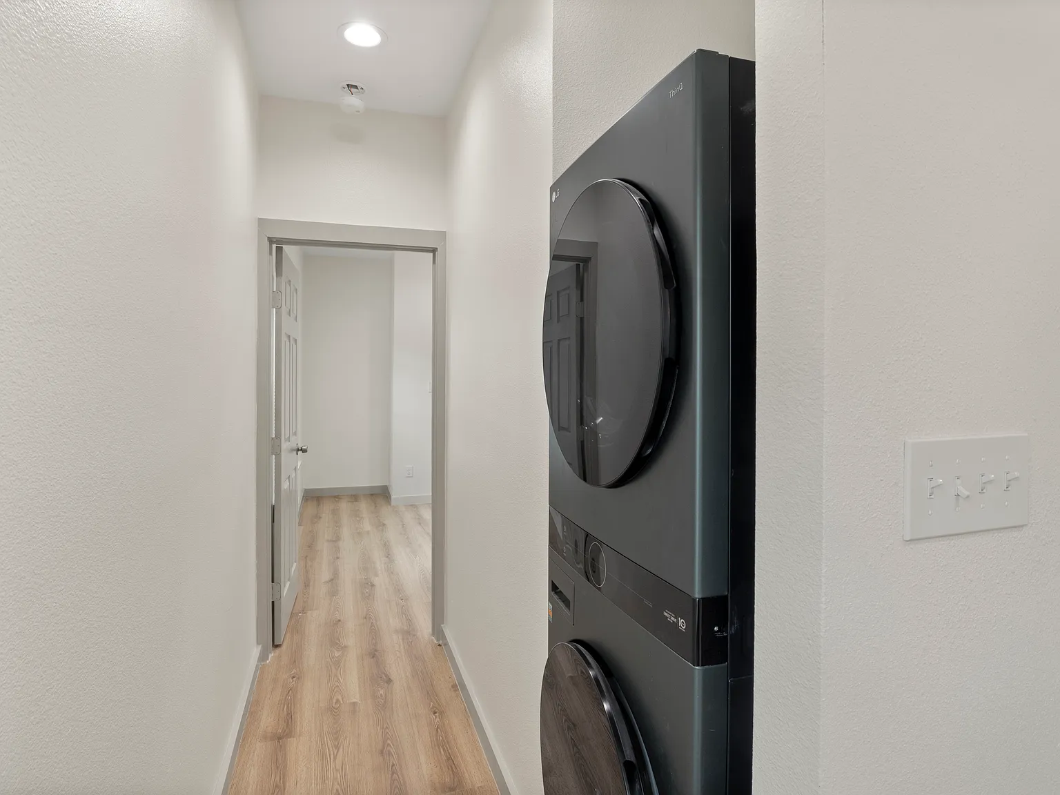 1 bed, 800 sqft, $1,350 — Photo 4