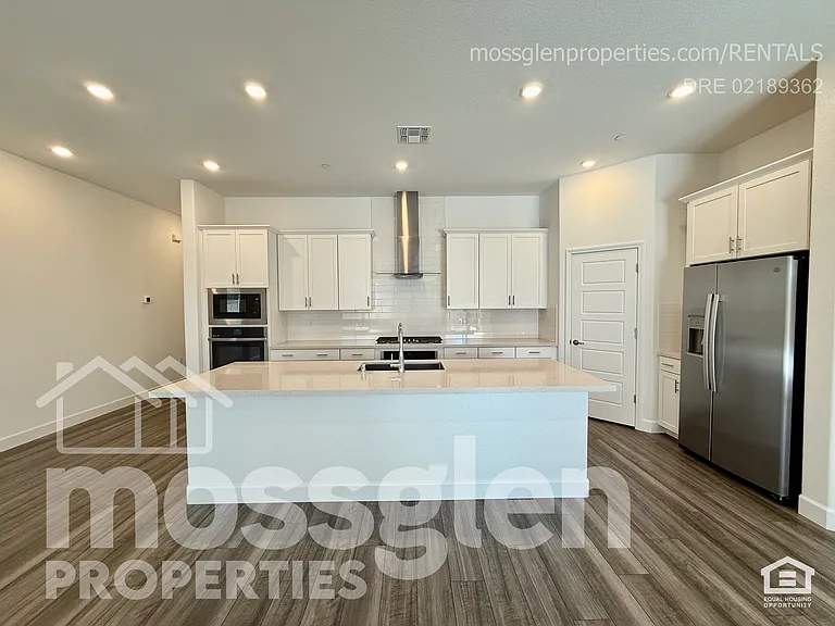 5666 Sailrock St — Photo 22