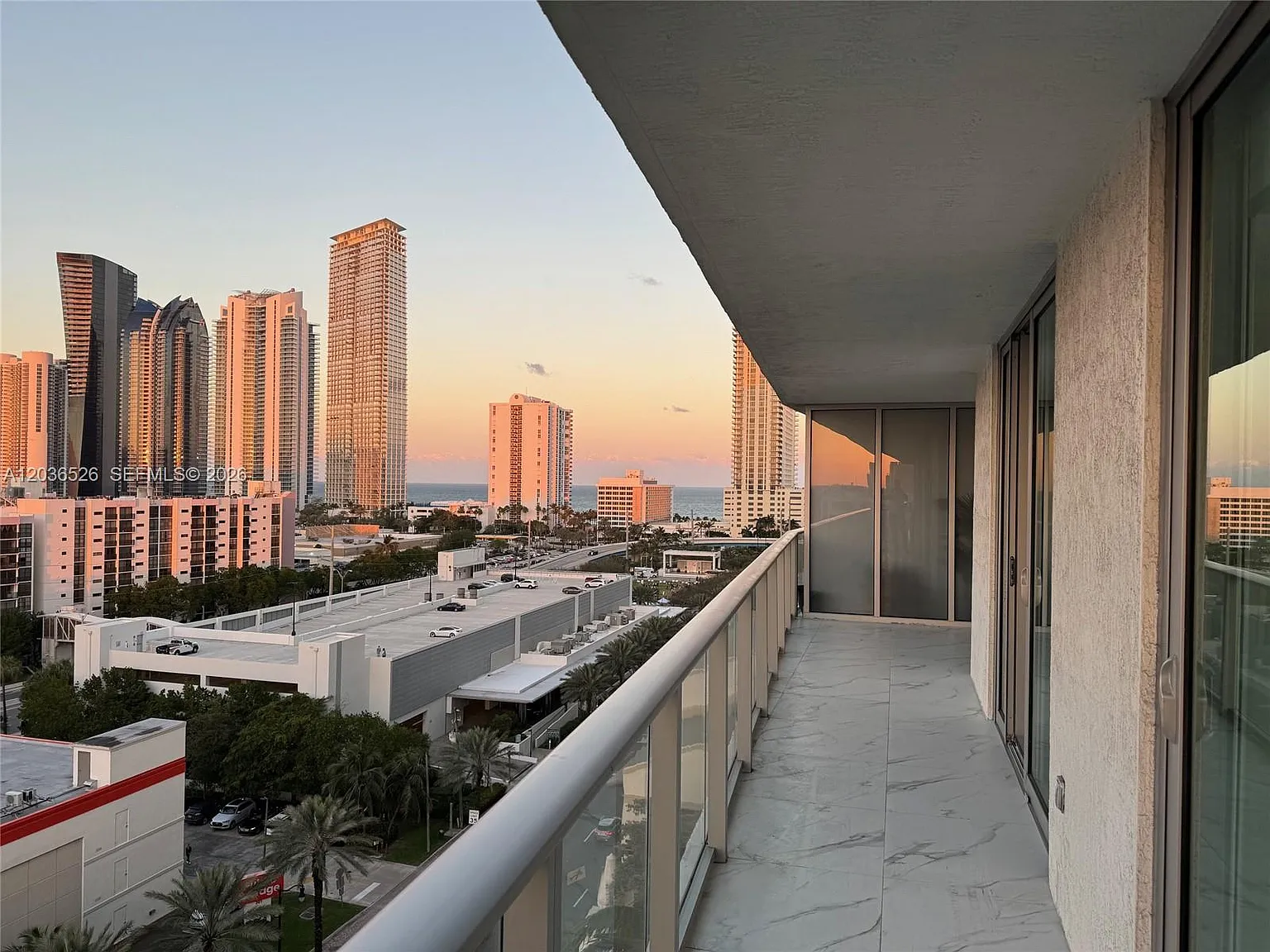 Parque Towers Condo — Photo 4
