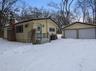 4120 Velma Dr, Fort Gratiot, MI 48059