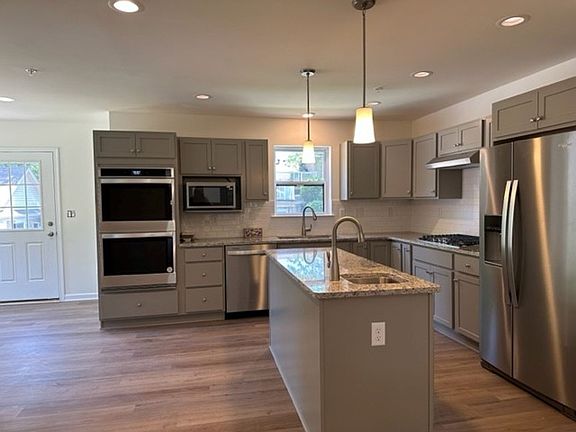 4th image of 158 High Pointe Dr #17