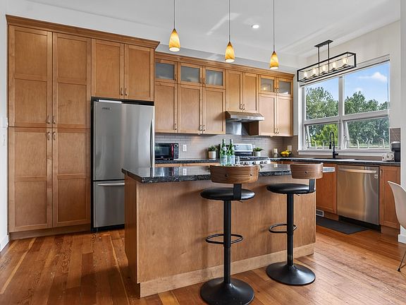 5th image of 250 Salter St #310