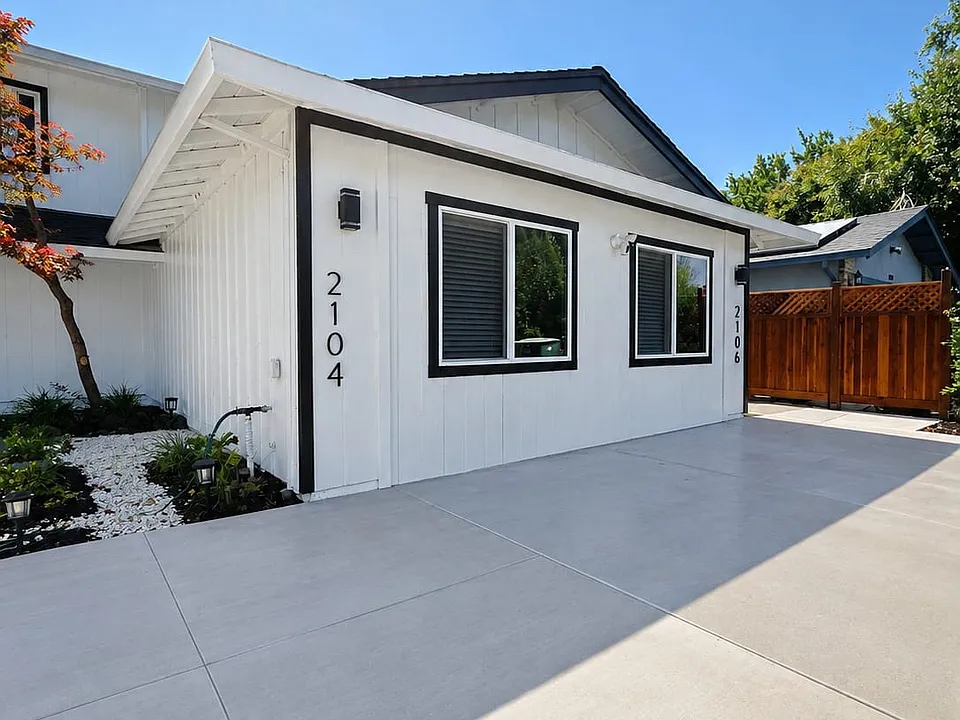 2104 Golden Leaf Ct #2106