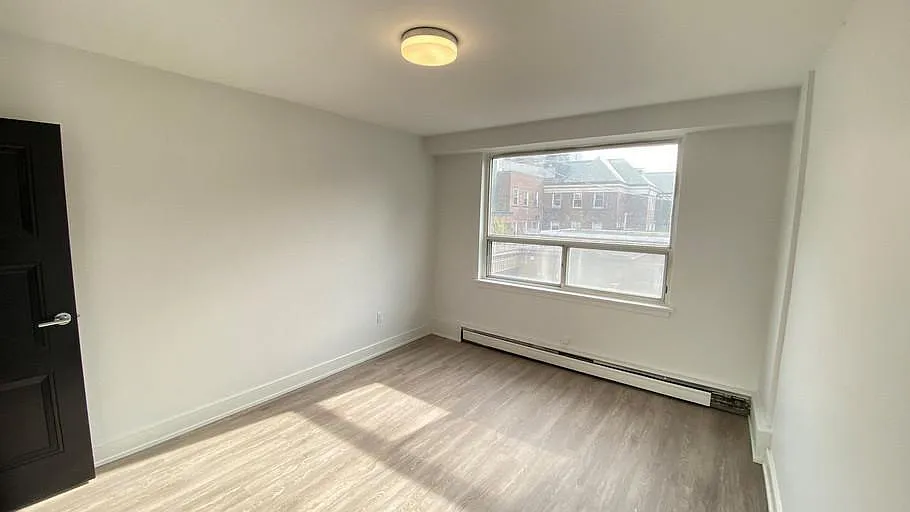 66 Spadina Road — Photo 3