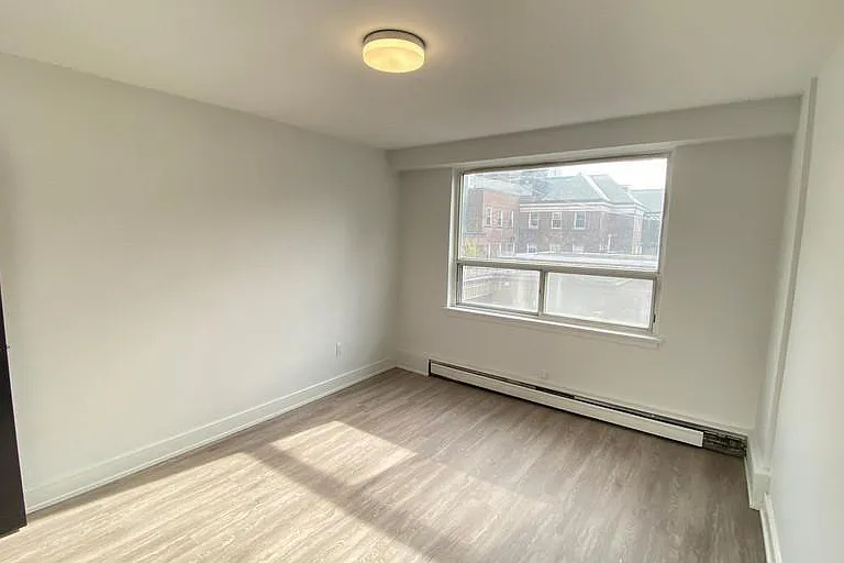 66 Spadina Rd — Photo 4