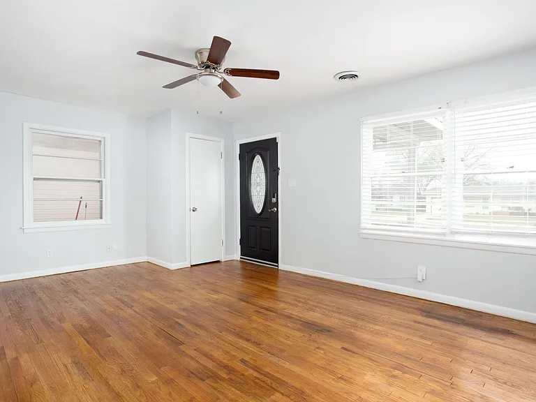 3505 Lometa Dr — Photo 11