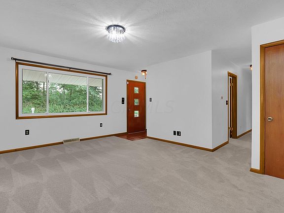 5th image of 2071 Greenlawn Dr