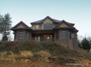 635 Vista Falls Rd, Mills River, NC 28759