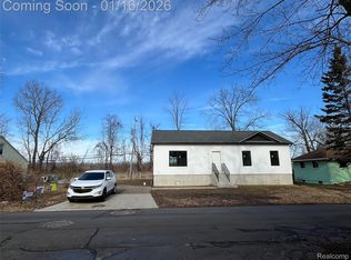 5635 Shady Ln, Newport, MI 48166