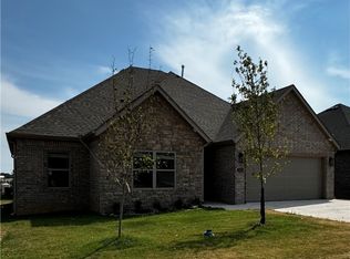 7303 SW Walnut Grove Ave, Bentonville, AR 72713