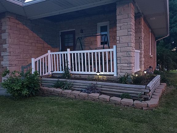 4th image of 202 E Platteville Ave