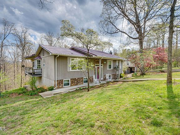2nd image of 101 S Hickory Cir